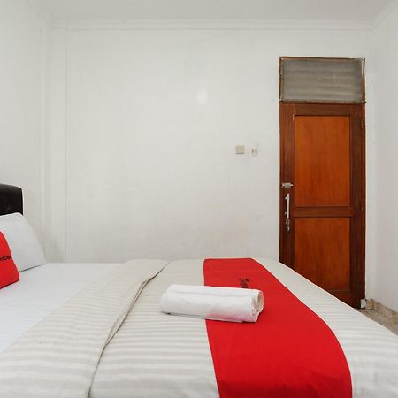 Reddoorz Syariah Near Aeon Mall Tanjung Barat Джакарта Экстерьер фото