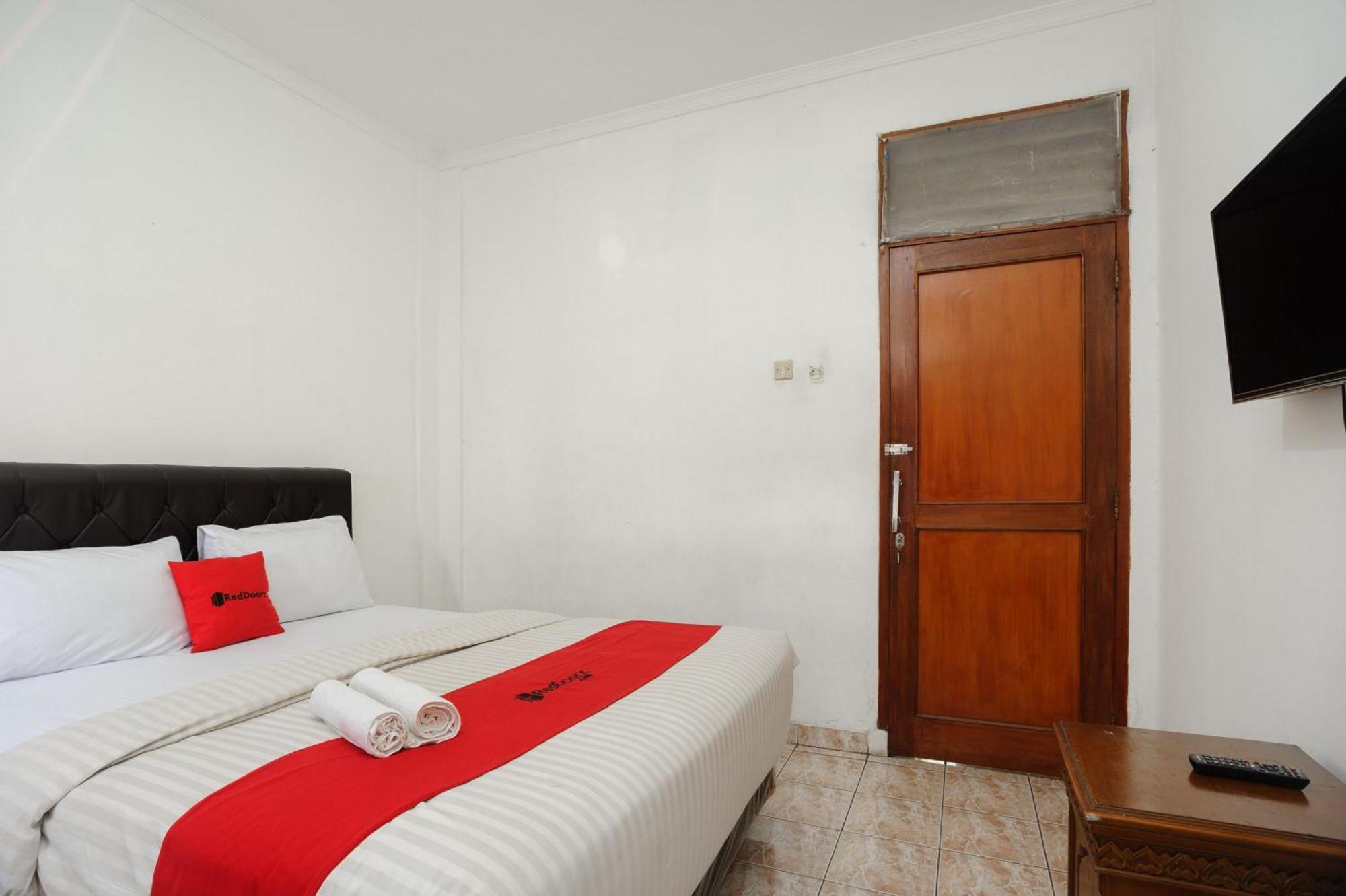 Reddoorz Syariah Near Aeon Mall Tanjung Barat Джакарта Экстерьер фото