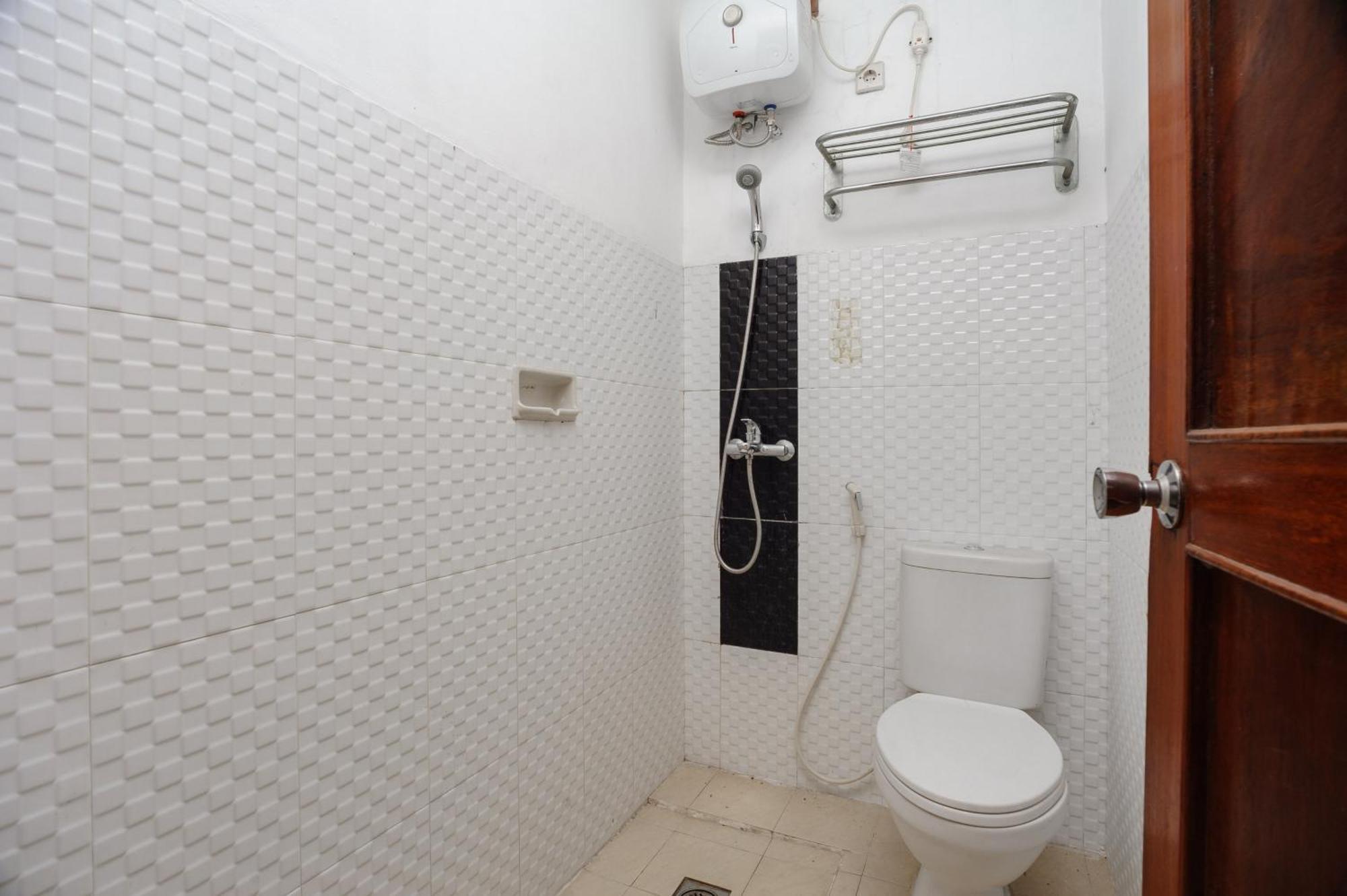 Reddoorz Syariah Near Aeon Mall Tanjung Barat Джакарта Экстерьер фото