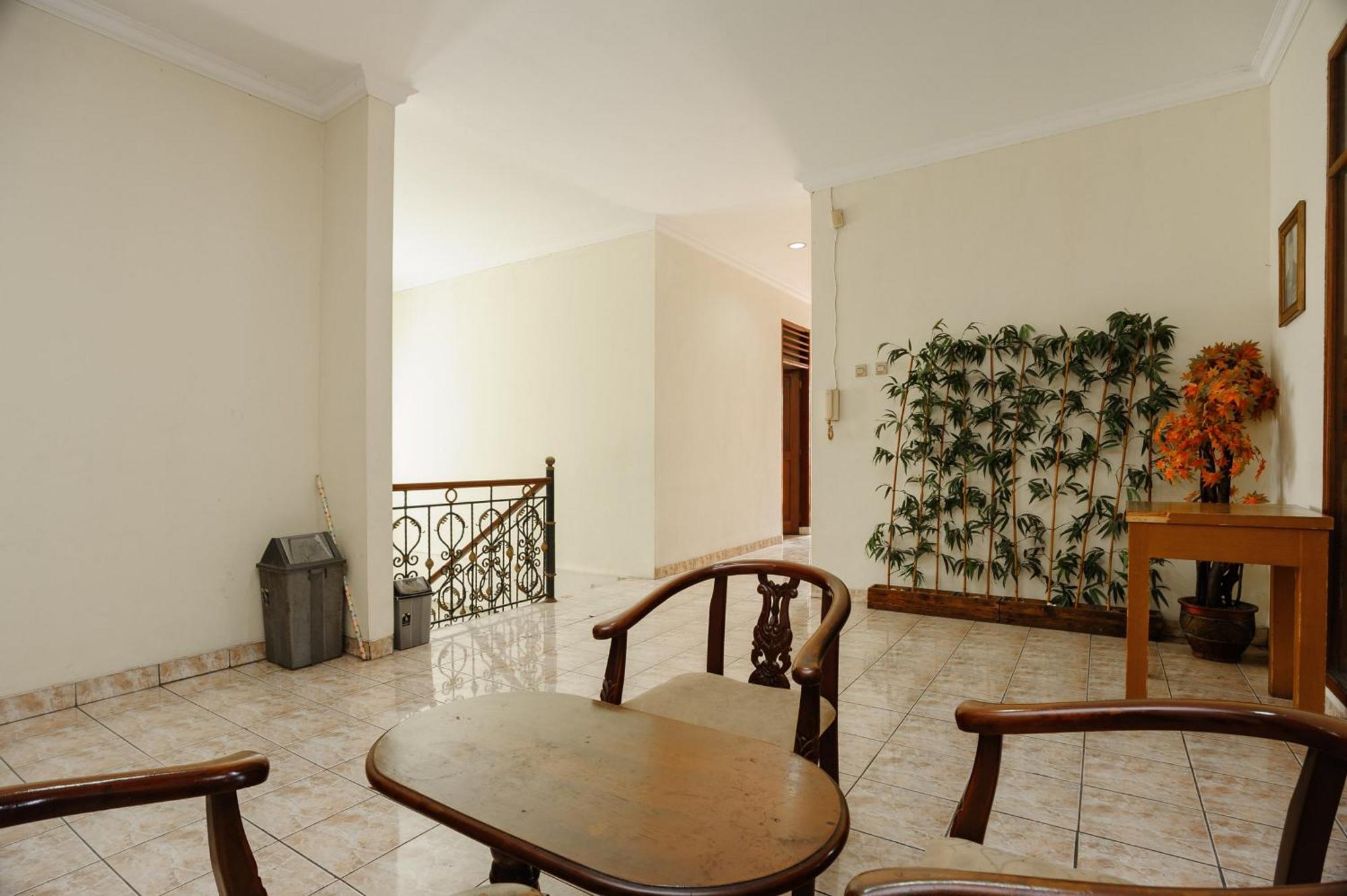 Reddoorz Syariah Near Aeon Mall Tanjung Barat Джакарта Экстерьер фото