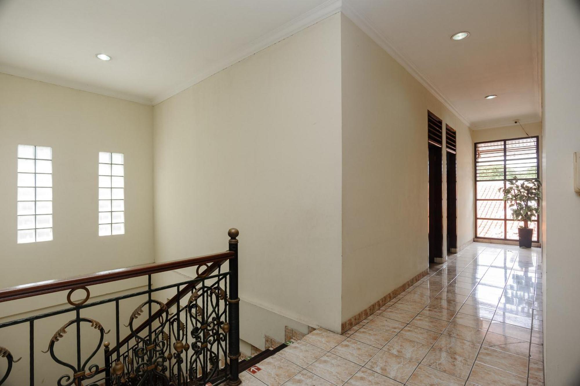 Reddoorz Syariah Near Aeon Mall Tanjung Barat Джакарта Экстерьер фото
